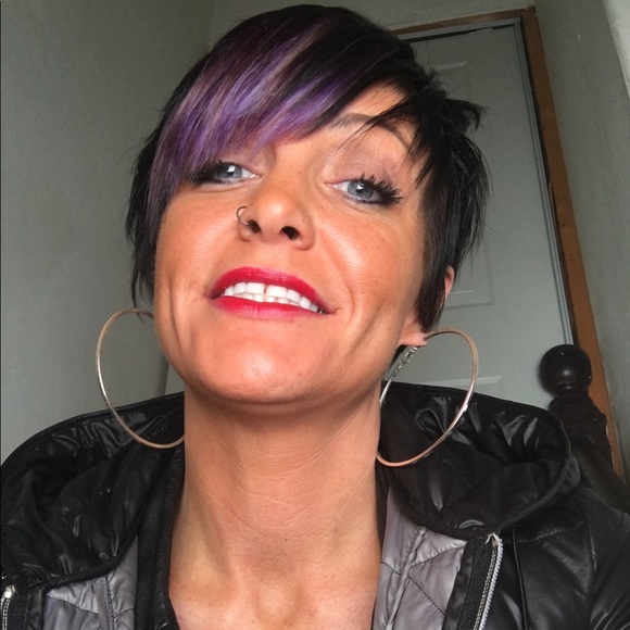 Meet your Posher, Stephanie - Picture 1 of 1